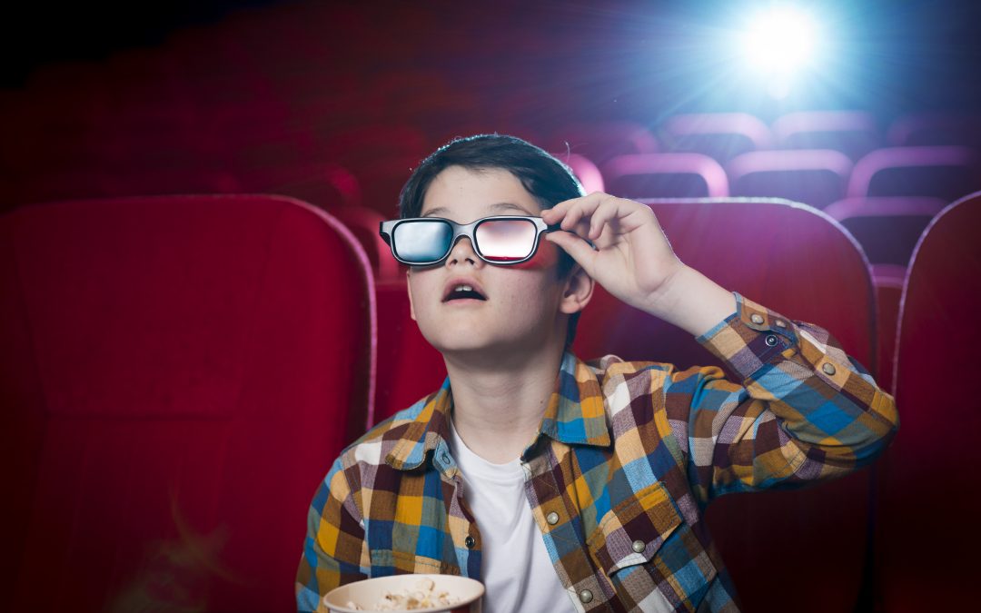 Lei determina que cinemas de SP tenham sessões mensais adaptadas a crianças autistas
